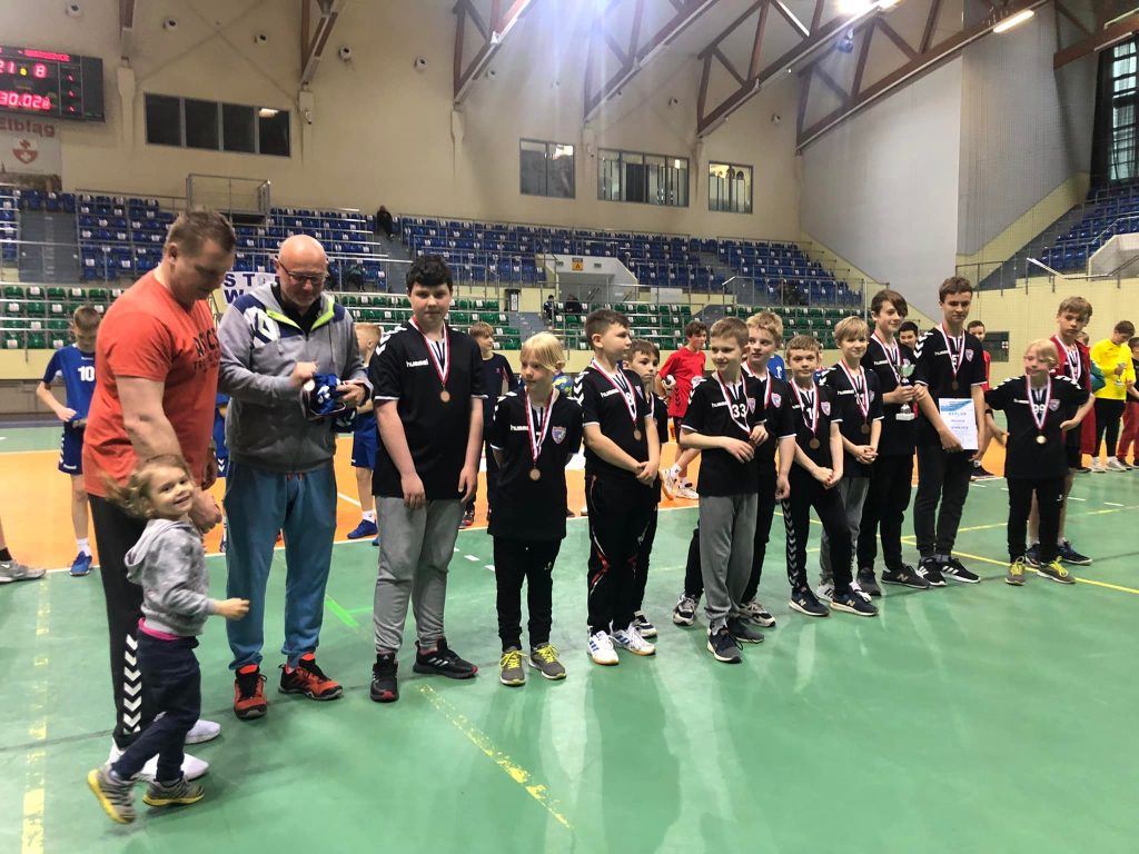 Zespół KPR Elbląg z brązowymi medalami w Hali Sportowo-Widowiskowej w Elblągu