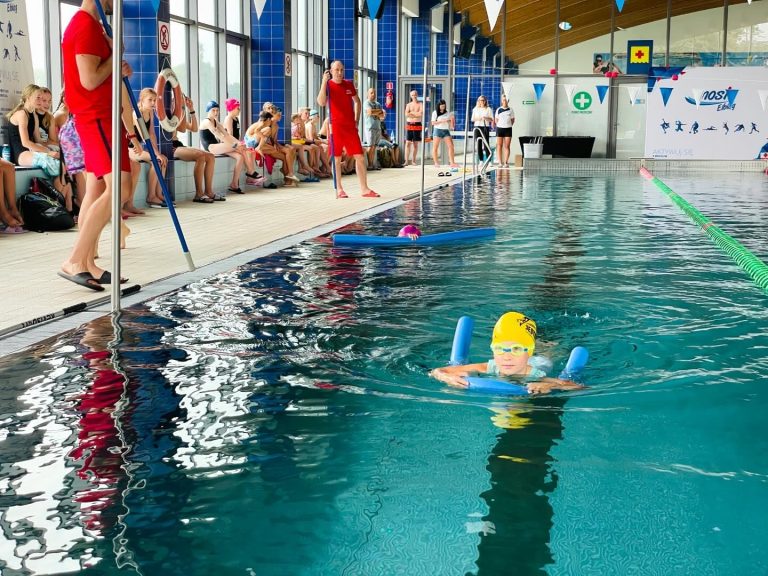 Zawody pływackie dla dzieci i młodzieży