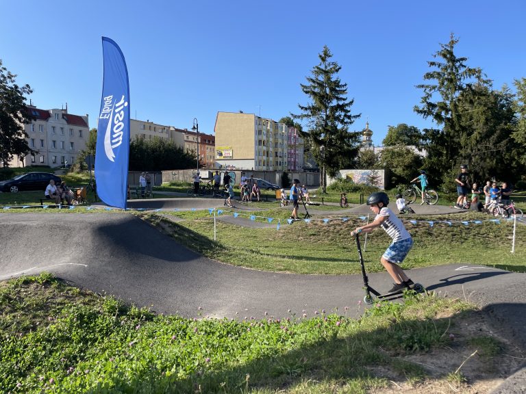 Zawody na pumptracku w parku Traugutta