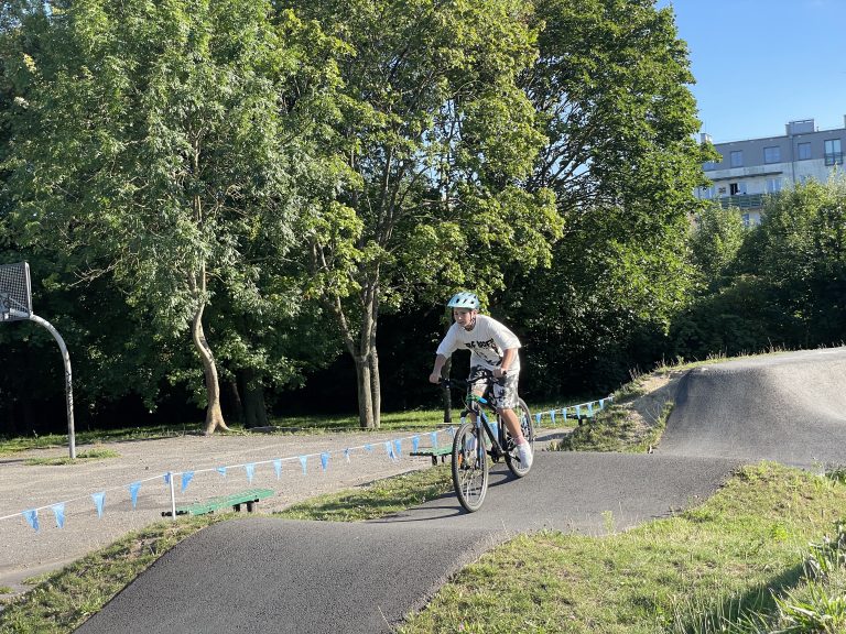 Zawody na pumptracku w parku Traugutta