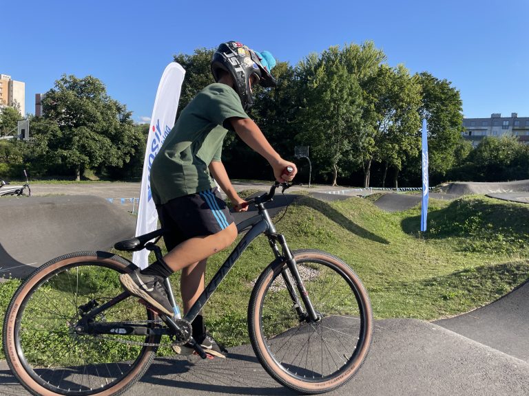 Zawody na pumptracku w parku Traugutta