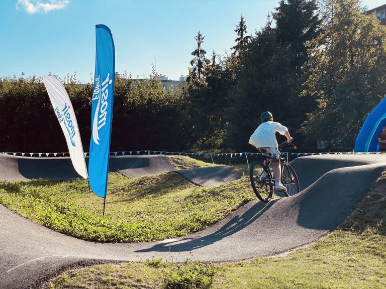 Zawody na pumptracku w parku Traugutta