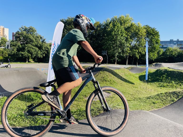 Zawody na pumptracku w parku Traugutta