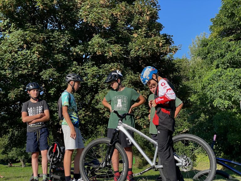 Zawody na pumptracku w parku Traugutta