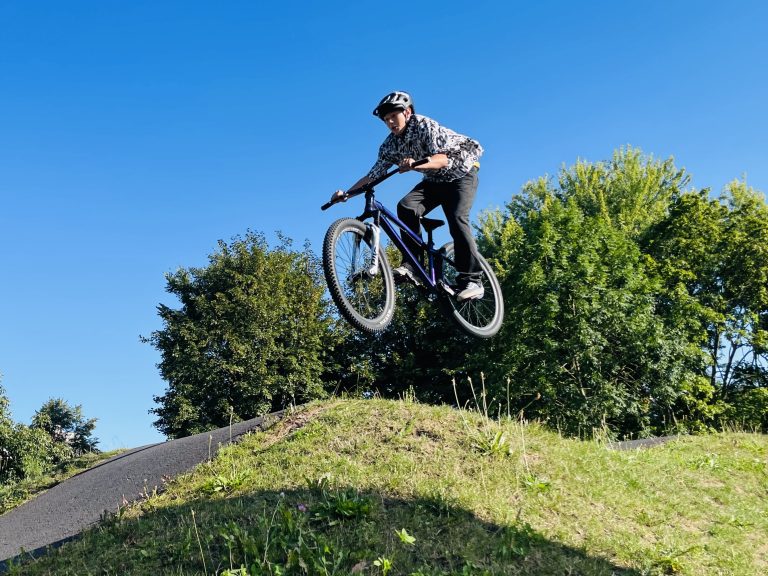 Zawody na pumptracku w parku Traugutta