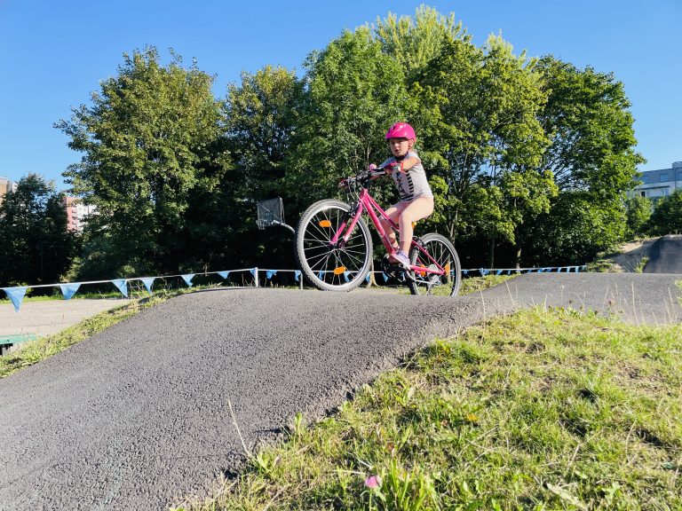 Zawody na pumptracku w parku Traugutta