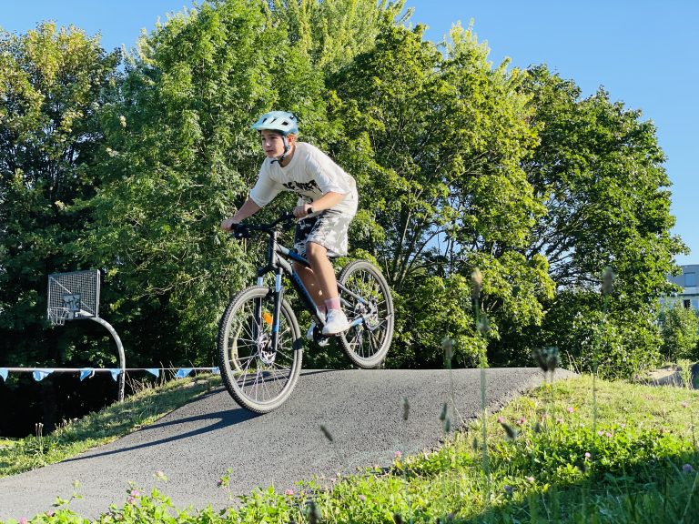 Zawody na pumptracku w parku Traugutta