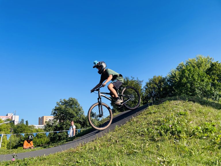 Zawody na pumptracku w parku Traugutta