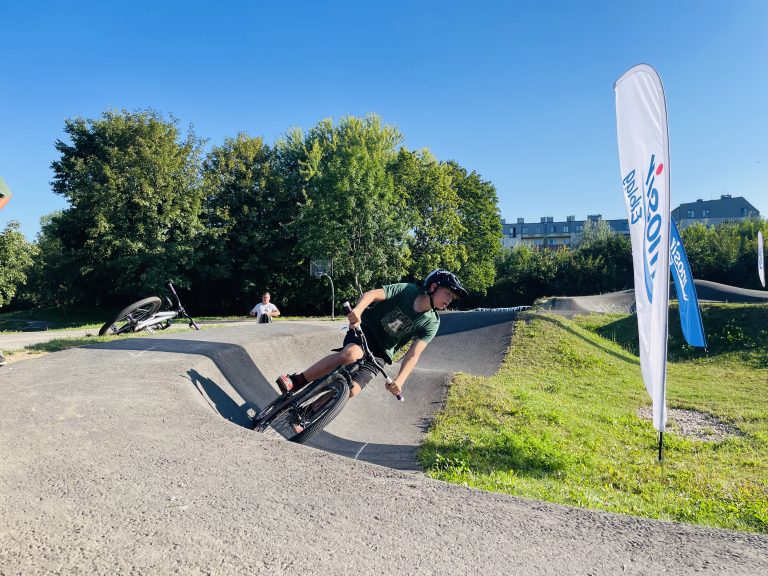 Zawody na pumptracku w parku Traugutta