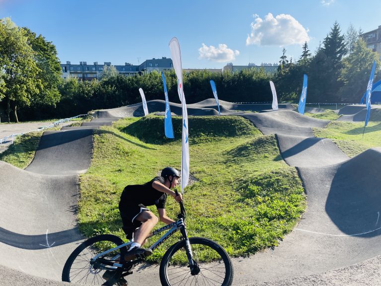 Zawody na pumptracku w parku Traugutta