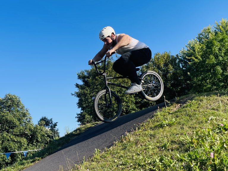 Zawody na pumptracku w parku Traugutta