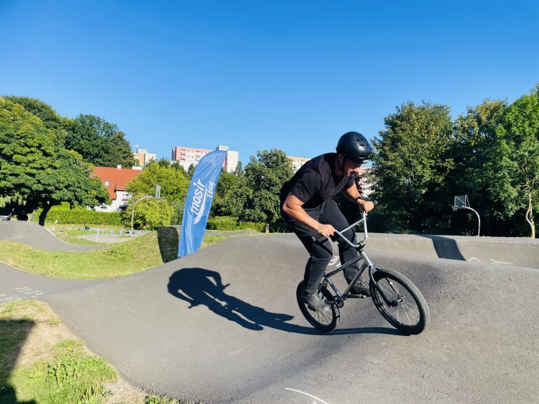 Zawody na pumptracku w parku Traugutta