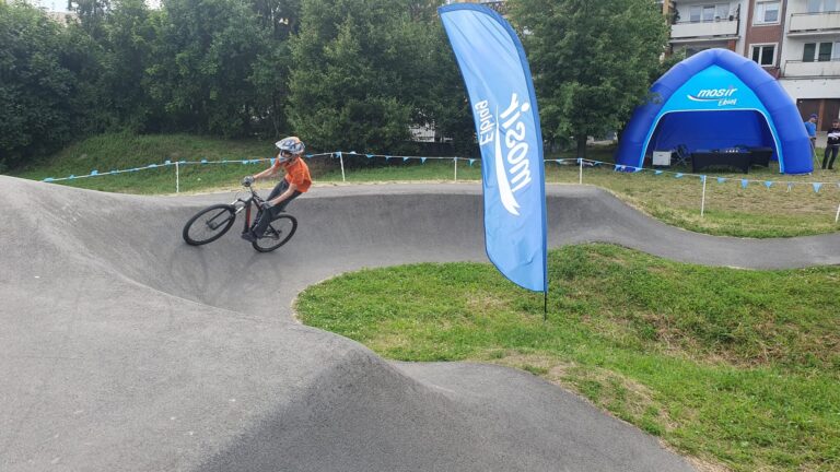 Zawody na pumptracku (ul. Oliwska)