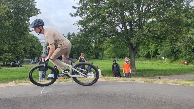 Zawody na pumptracku (ul. Oliwska)