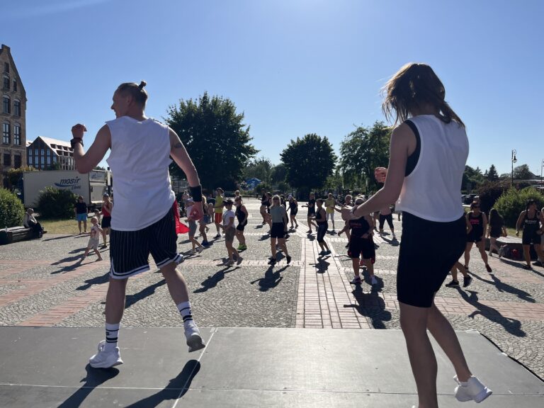 Zumba w plenerze (Plac Katedralny)