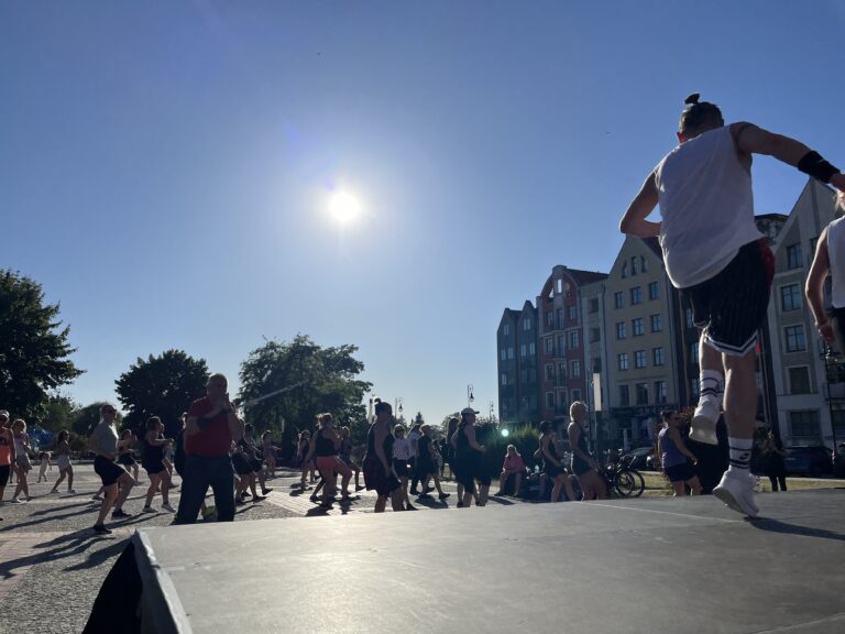 Zumba w plenerze (Plac Katedralny)