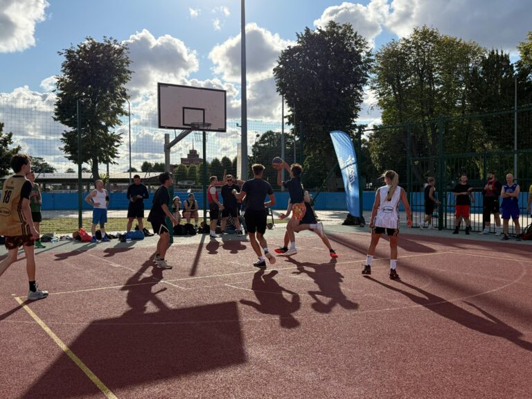 Wakacyjny turniej w koszykówkę 3x3