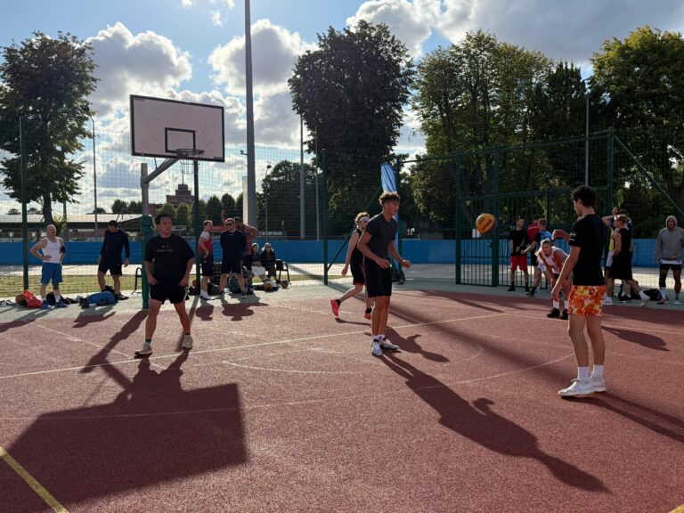 Wakacyjny turniej w koszykówkę 3x3