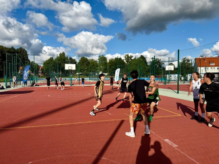Wakacyjny turniej w koszykówkę 3x3