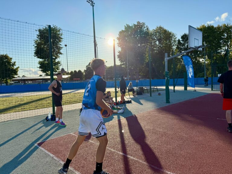 Wakacyjny turniej w koszykówkę 3x3