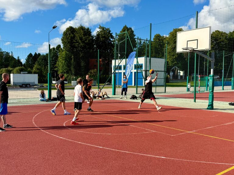 Wakacyjny turniej w koszykówkę 3x3