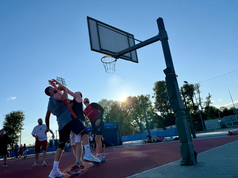 Wakacyjny turniej w koszykówkę 3x3