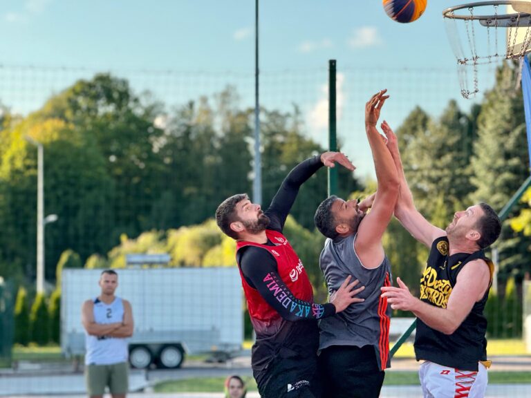 Wakacyjny turniej w koszykówkę 3x3