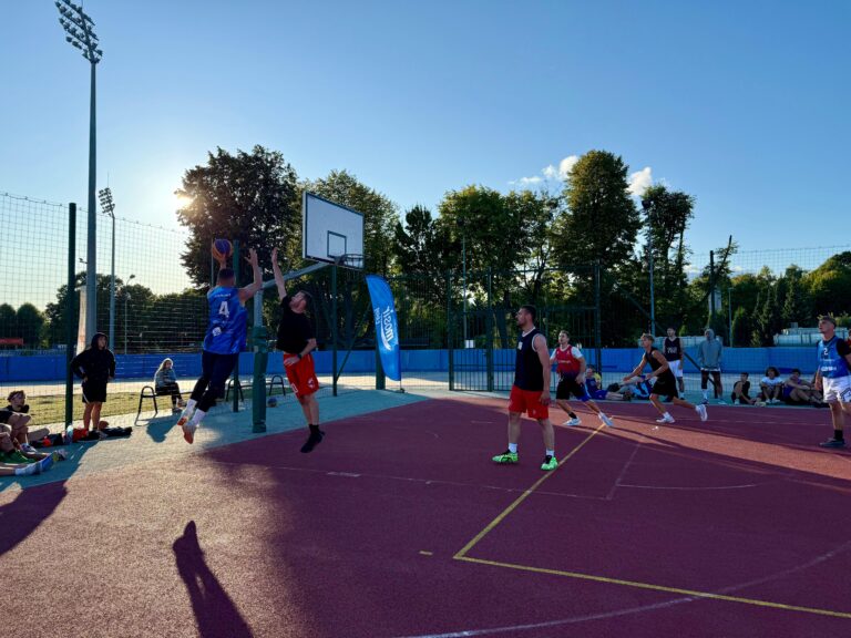 Wakacyjny turniej w koszykówkę 3x3