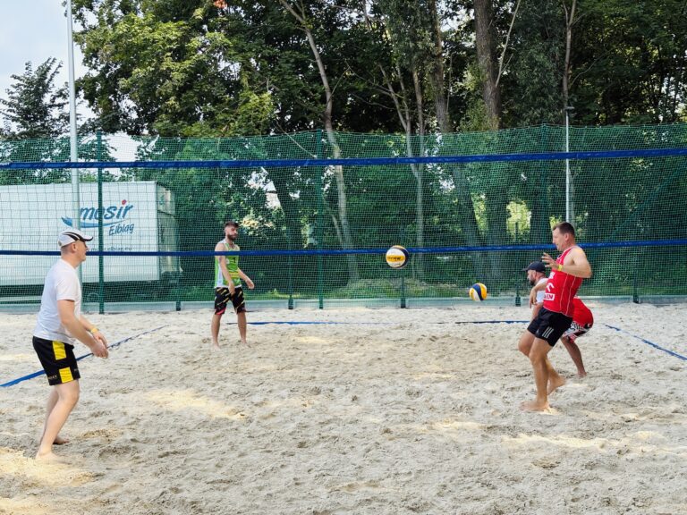 Siatkówka Plażowa w Parku Wodnym Dolinka