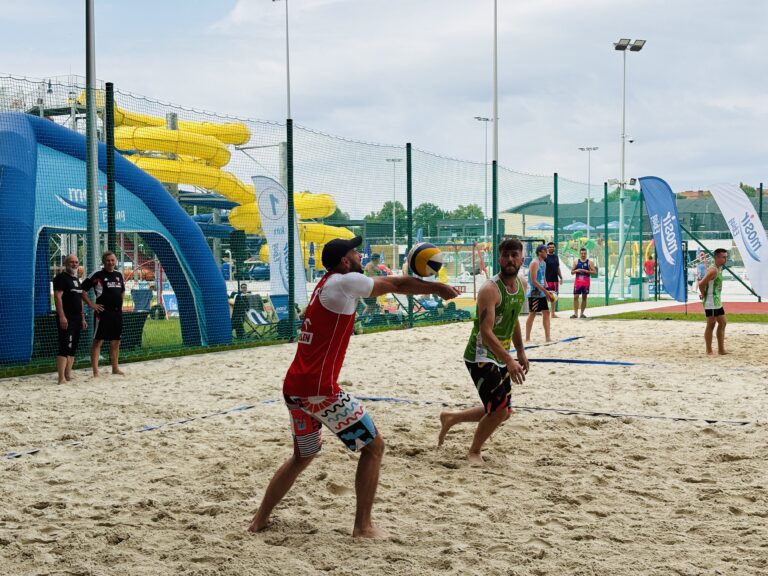 Siatkówka Plażowa w Parku Wodnym Dolinka