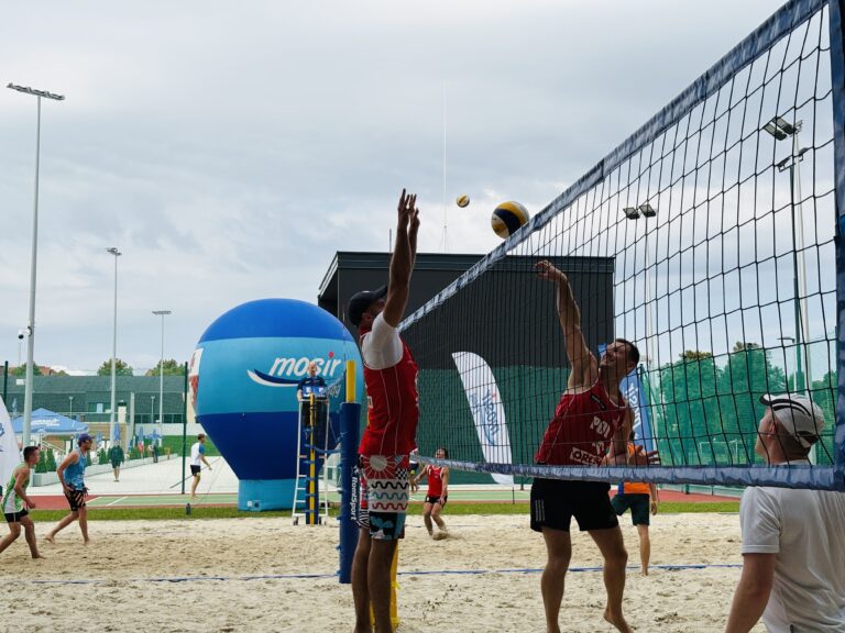 Siatkówka Plażowa w Parku Wodnym Dolinka