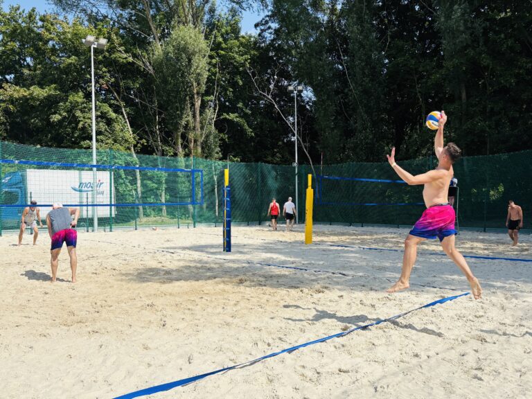 Siatkówka Plażowa w Parku Wodnym Dolinka