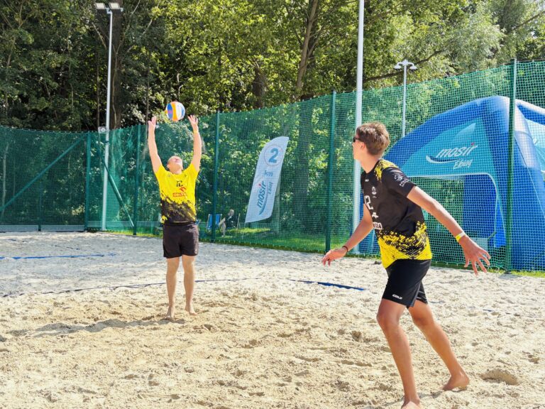 Siatkówka Plażowa w Parku Wodnym Dolinka