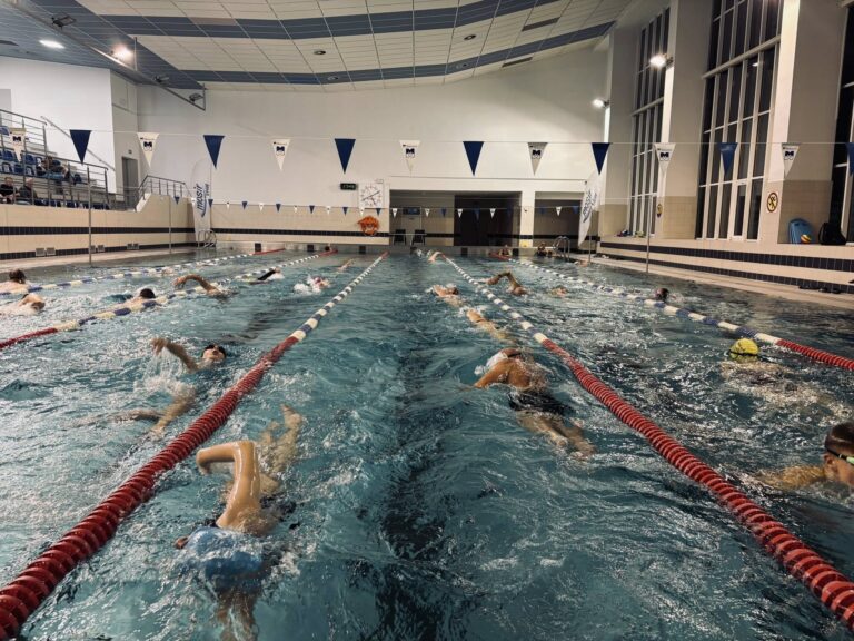 VII Pływacka Sztafeta Niepodległości