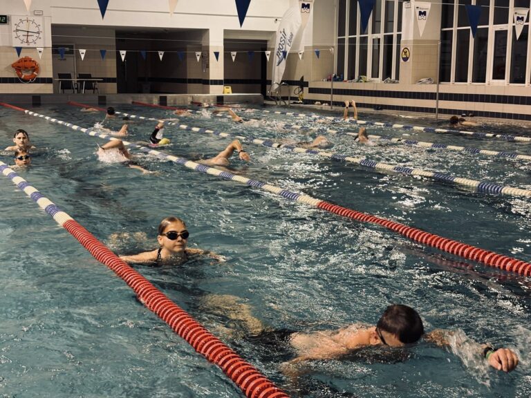 VII Pływacka Sztafeta Niepodległości