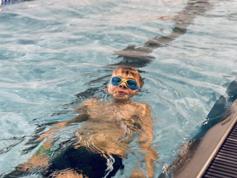 VII Pływacka Sztafeta Niepodległości